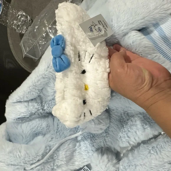 Forever 21 x  Blue Hello Kitty Hoodie crop fur jacket New size m - Picture 11 of 12